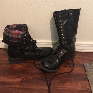 Combat boots